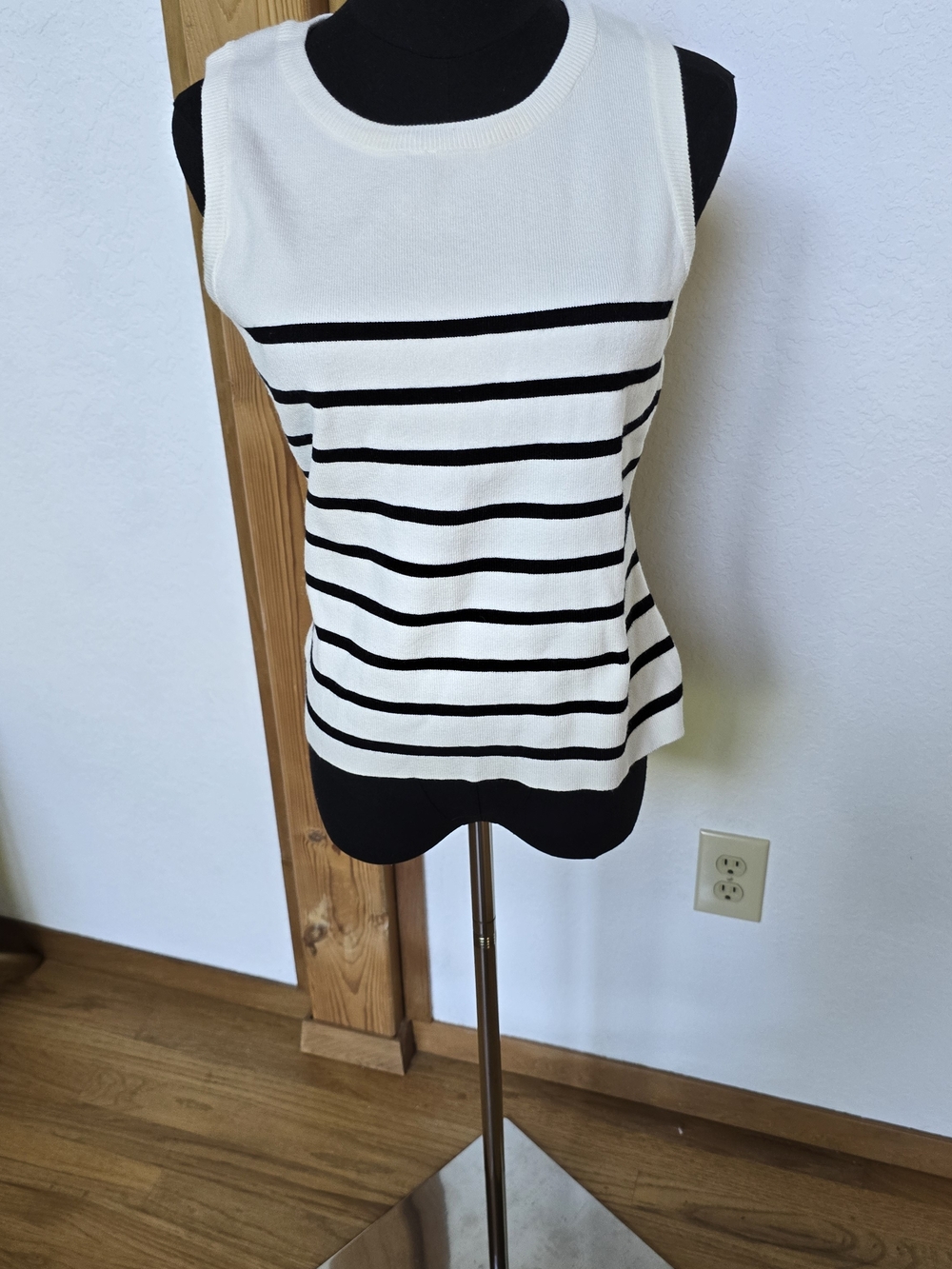 Classic Striped Sleeveless Knit Top - White & Black
